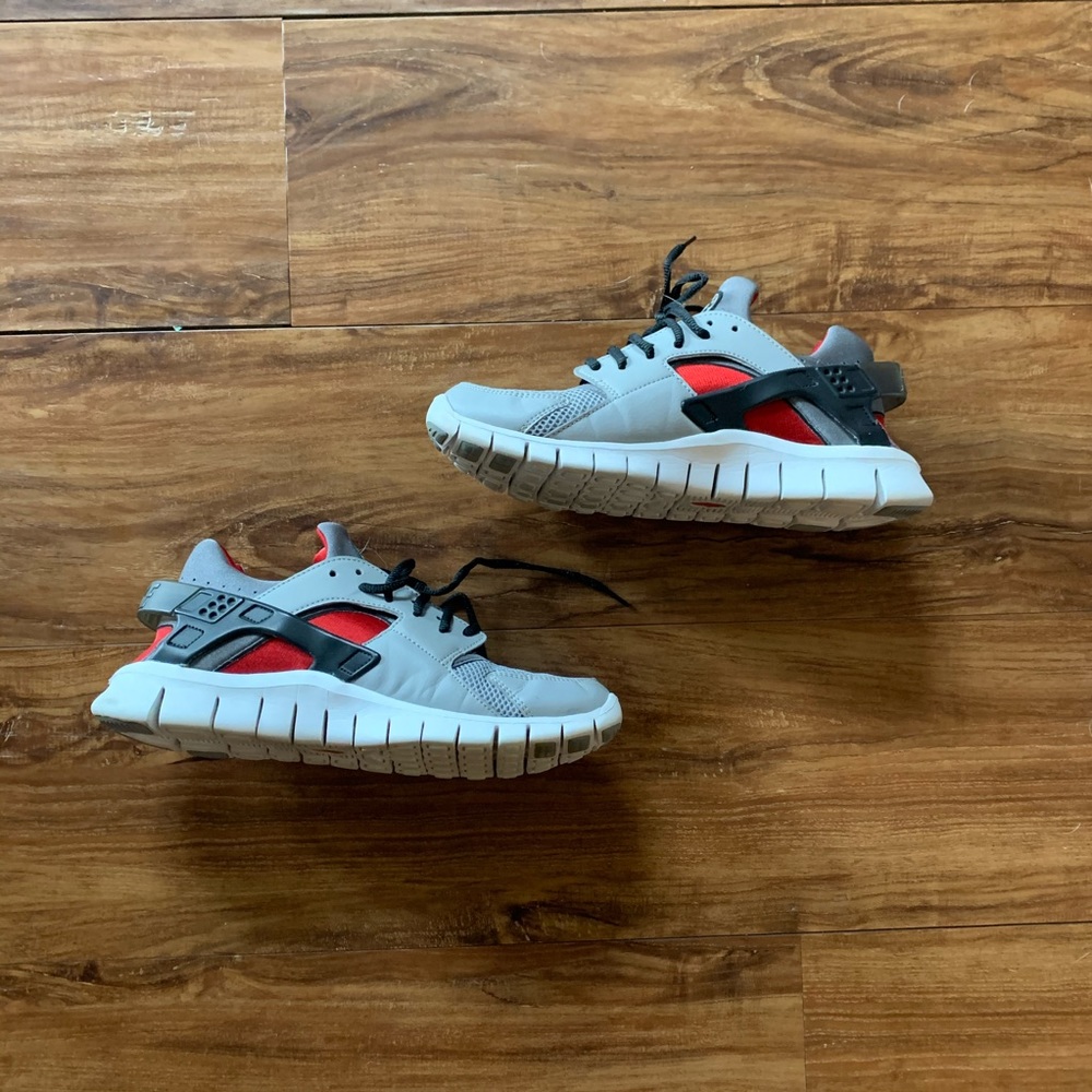 Nike men’s huaraches sneakers size 9